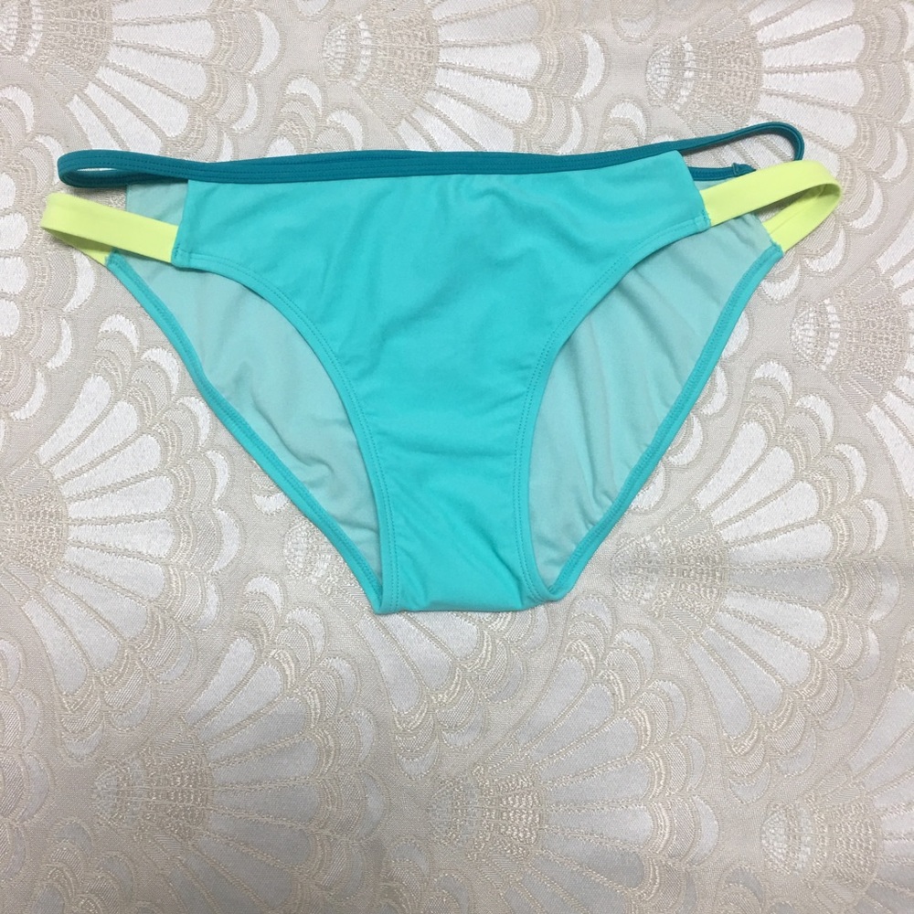 CLOSING CLOSET 🆘 Xhilaration Bikini Bottom